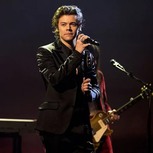 Harry Styles: Κι όμως τόλμησε και φόρεσε αυτό το κοστούμι!