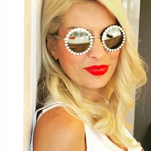 Ελένη Μενεγάκη | Η καυτή εμφάνιση με μαγιό