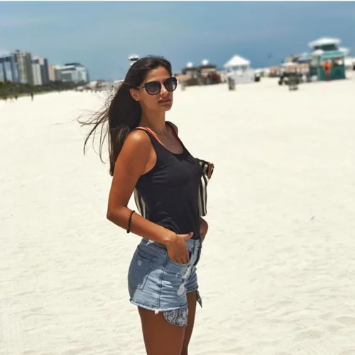 Χριστίνα Μπόμπα | Με ολόσωμο μπικίνι στην παραλία