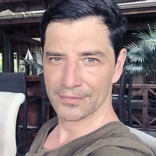 Σάκης Ρουβάς: Το πάρτι των γενεθλίων του και η τέλεια τούρτα