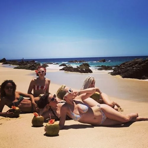 Katy Perry: Με εντυπωσιακό look στις διακοπές της στο Μεξικό!