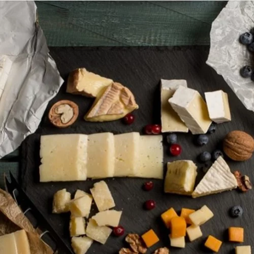 Debate τέλος: Το τυρί και τα γαλακτοκομικά (ακόμα και με πλήρη λιπαρά) δεν επιβαρύνουν την καρδιά!