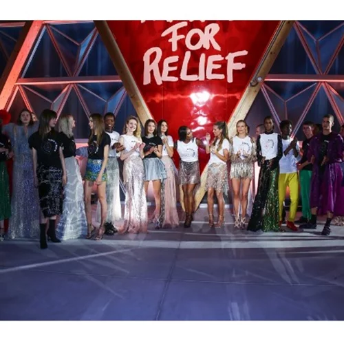 Naomi Campbell - Kate Moss: Οι θρύλοι του modelling πρωταγωνίστησαν στο "Fashion for Relief show"