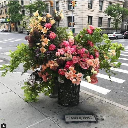 Ένας ανθοπώλης γέμισε την Νέα Υόρκη λουλούδια! (φωτογραφίες)