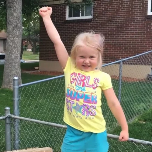 Αυτή είναι η πιτσιρίκα «Survivor» που τρέλανε τα social media