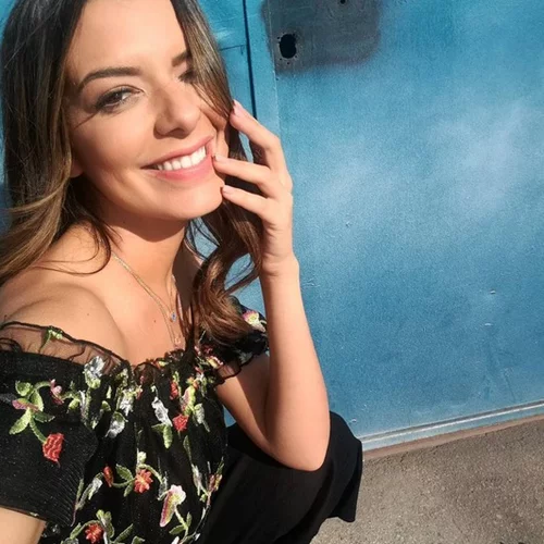 Νικολέττα Ράλλη | Η φωτογραφία με τον κούκλο σκύλο της