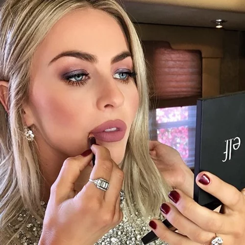 Ο πιο πρωτότυπος τρόπος να πετυχαίνεις όποια απόχρωση κραγιόν θες εσύ!