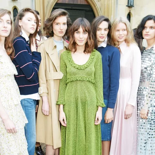 Alexa Chung: Τα ωραιότερα κομμάτια από την πρώτη της συλλογή ρούχων