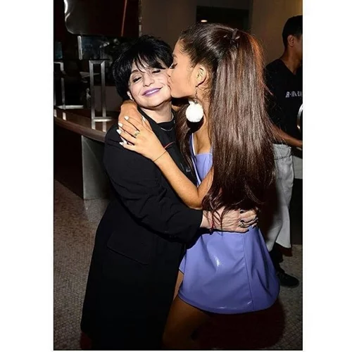 Ariana Grande: Η μητέρα της βοήθησε κόσμο να ξεφύγει από την επίθεση στη συναυλία στο Manchester