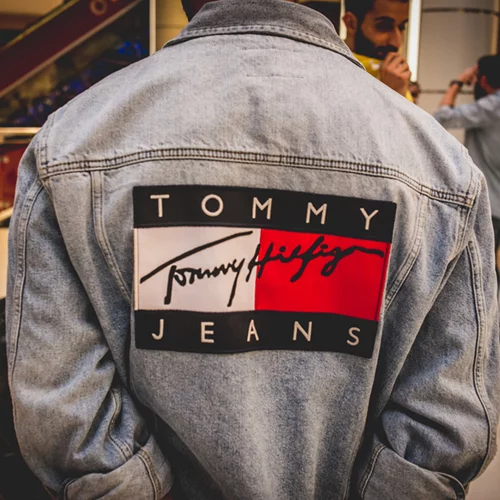 Hilfiger Denim: Tα 90s επέστρεψαν με μία capsule συλλογή και ένα υπέροχο fashion party