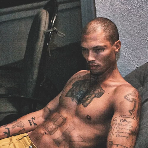 Jeremy Meeks: Ο "σέξι κατάδικος" φωτογραφίζεται για το πρώτο του εξώφυλλο