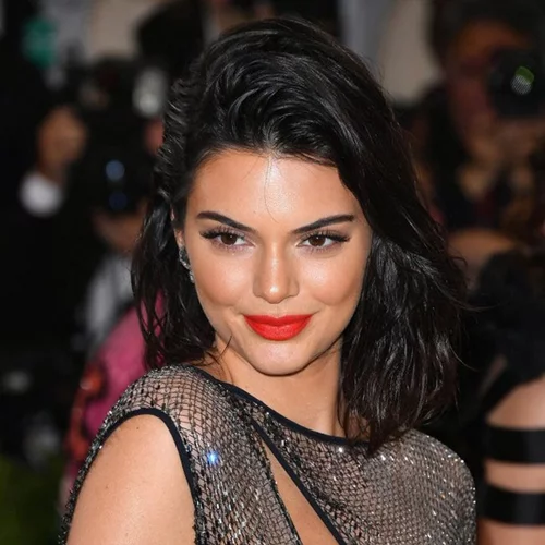 Kendall Jenner: Η απίστευτη τούμπα της την ώρα που έκανε ποδήλατο! (βίντεο)