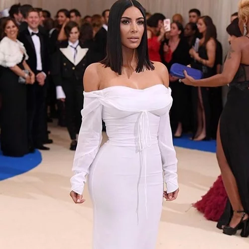 Kim Kardashian: Μόνη της στο Met Gala