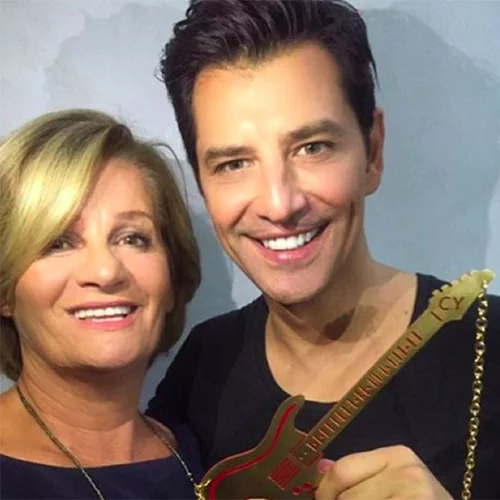 Σάκης Ρουβάς: Εύχεται στην μητέρα του με μια σπάνια φωτογραφία τους