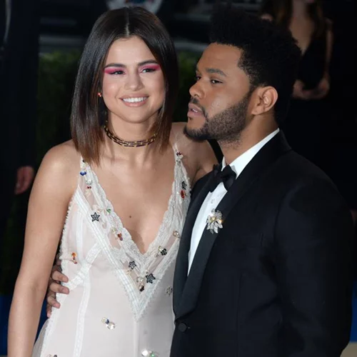 Selena Gomez - The Weeknd: Με ταιριαστά outfits στη Νέα Υόρκη