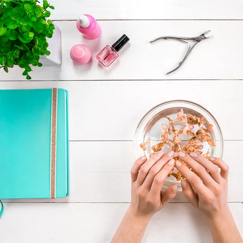 Η απόλυτη τάση της σεζόν μόλις μεταφέρθηκε και στο manicure σου!