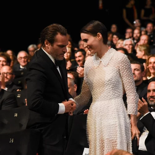 Rooney Mara - Joaquin Phoenix: Η πρώτη τους επίσημη εμφάνιση ως ζευγάρι