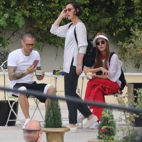 Τάμτα - Πάρις Κασιδόκωστας: Βόλτα στην Βουλιαγμένη μαζί με την κόρη της