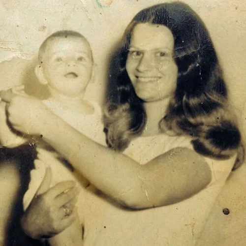 Mother’s Day: Τα τρυφερά στιγμιότυπα των επωνύμων με τις μανούλες τους