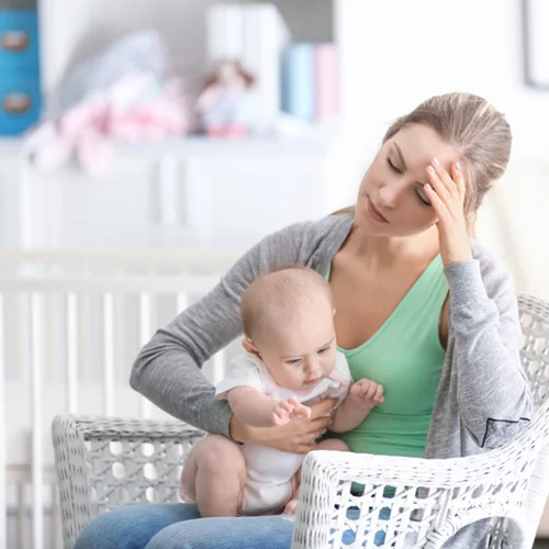 Ανάλυσέ Το: Πώς επηρεάζει η στέρηση του ύπνου τις νέες μανούλες;