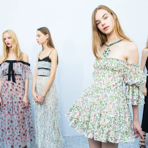 Τι να βάλω σε γάμο το καλοκαίρι; 10 outfits με φόρεμα που ΠΡΕΠΕΙ να δεις!