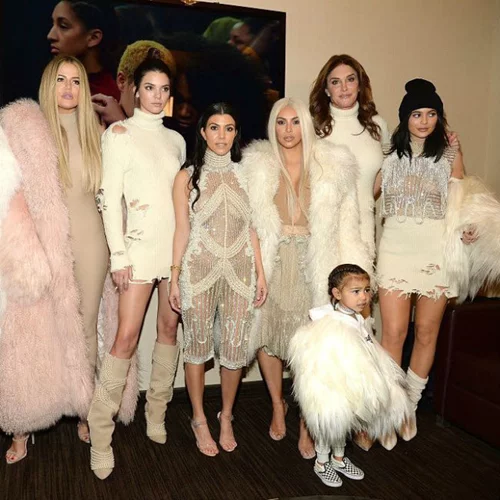 Tι ύψος έχουν οι αδερφές Kardashians;
