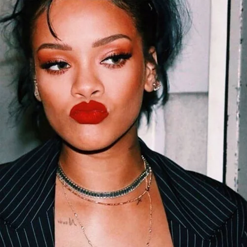Rihanna: Με διάφανο τοπ και σκουλαρίκι στη θηλή (φωτογραφίες)