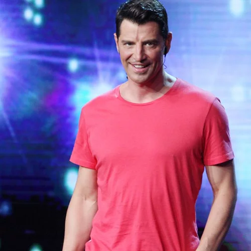 Σάκης Ρουβάς: Όλο το διαδίκτυο γέμισε γαμπρούς και νύφες για χάρη του