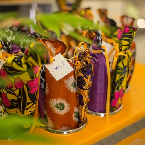 KIMALÉ: Το Benaki Shop ντύθηκε με τα καλειδοσκοπικά african inspired μοτίβα της Irène Mamfredos