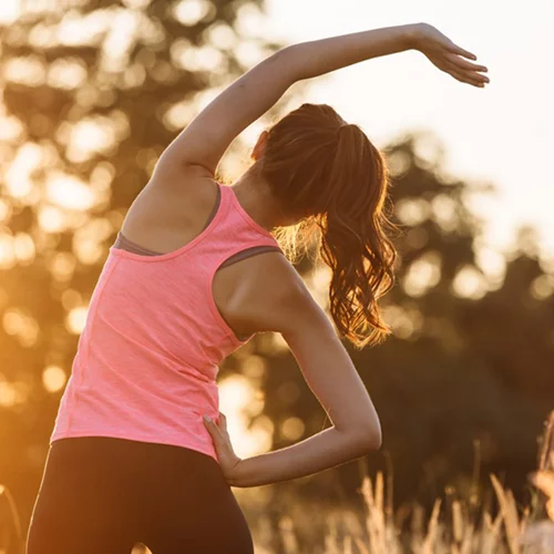 5 tips για να συνεχίσεις να γυμνάζεσαι έξω παρά τη ζέστη!