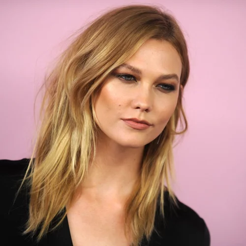 Karlie Kloss: 5 εμφανίσεις της που θέλουμε να αντιγράψουμε για το καλοκαίρι