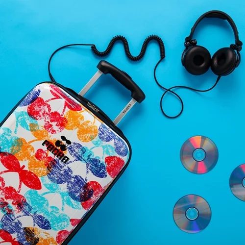 Carpisa: Παρουσιάζει την πιο "τραγανή" βαλίτσα της σεζόν