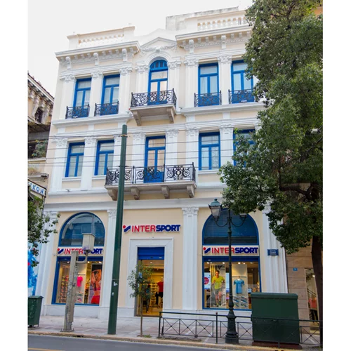 INTERSPORT: Το νέο της κατάστημα είναι ένας "ναός" του sportswear!