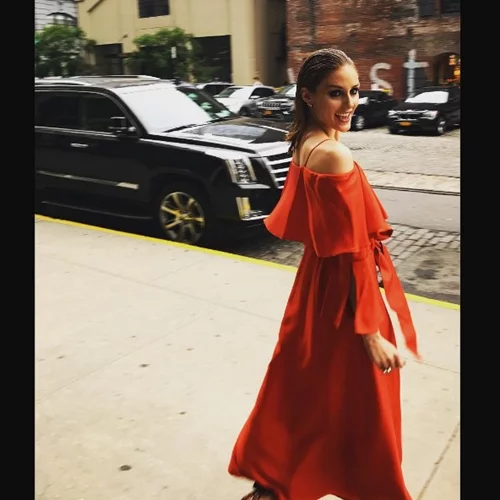 Olivia Palermo: Δεν θα πιστέψεις πόσο στοιχίζει το τέλειο φόρεμά της στα βραβεία CFDA!