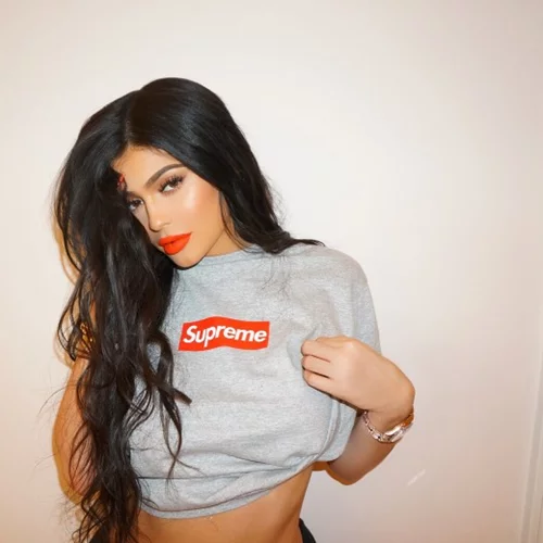Kylie Jenner: Έδωσε σε προϊόν της νέας της συλλογής όνομα ελληνικού νησιού!