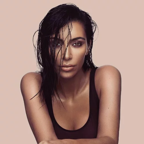 Kim Kardashian: Έτσι θα είναι το contour kit της πρώτης της beauty συλλογής (ναι, το θέλουμε)