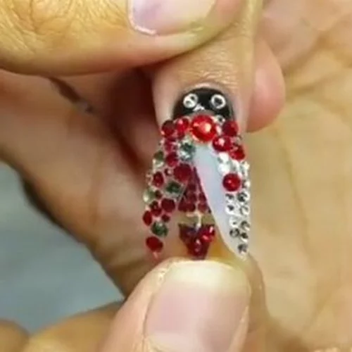 Κινούμενο nail art; Κι όμως, γίνεται! Δες το βίντεο