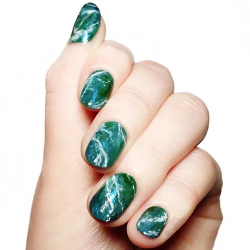 11 τέλειες καλοκαιρινές ιδέες για marble nails