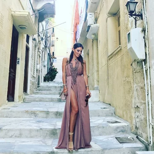 Αθηνά Οικονομάκου: Εντυπωσιακή εμφάνιση στην Σύρο