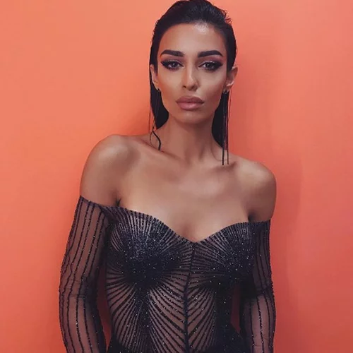 Ελένη Φουρέιρα: Στις πρόβες των Mad Video Music Awards με καυτό σορτσάκι