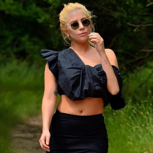 Lady Gaga: Πήγε για πεζοπορία με...τακούνια!