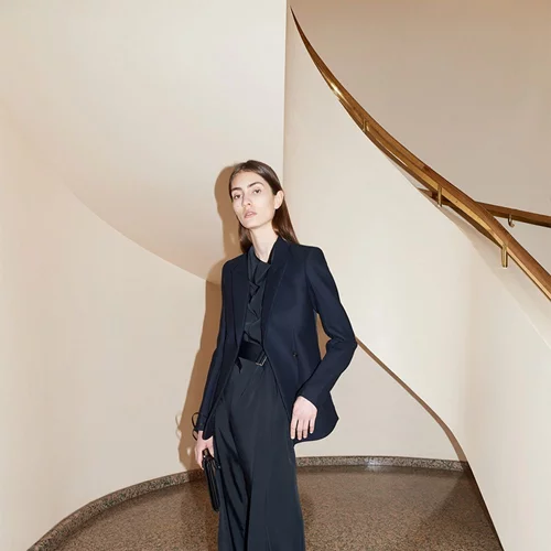 Victoria Beckham: Αυτά είναι τα ωραιότερα looks από τη Resort συλλογή της