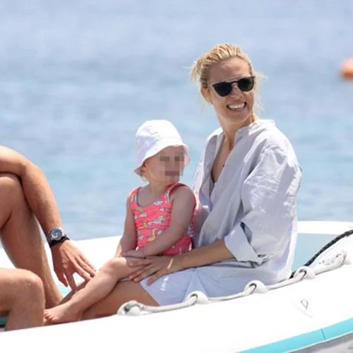 Βίκυ Καγιά & Ηλίας Κρασσάς: Στη Μύκονο με την κόρη τους