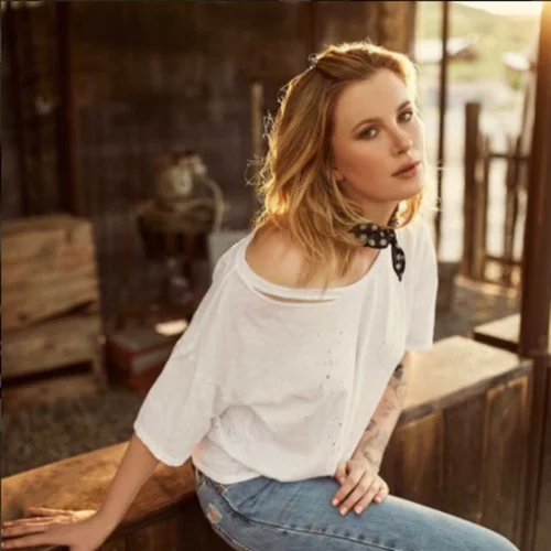 Ireland Baldwin: Ποζάρει topless και προκαλεί τους haters