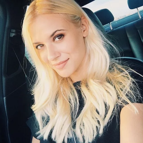 Λάουρα Νάργες: Ποζάρει πιο όμορφη από ποτέ και "ρίχνει" το διαδίκτυο