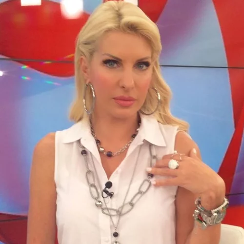 Ελένη Μενεγάκη: Τι φόρεσε στην εκπομπή της Πέμπτης