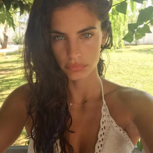 Χριστίνα Μπόμπα: Ποζάρει χαμογελαστή και ξετρελαίνει τα social media