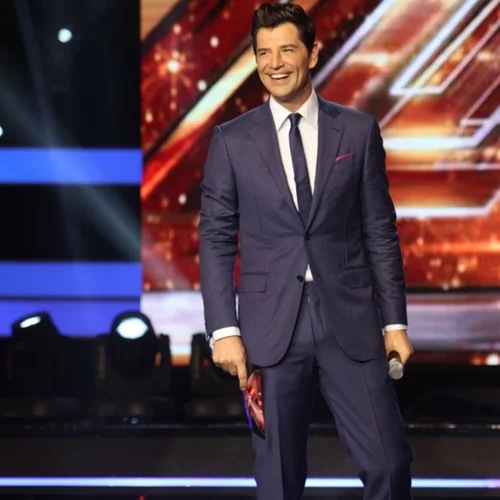 X-Factor: Η μεγάλη πρεμιέρα των live με τον Σάκη Ρουβά
