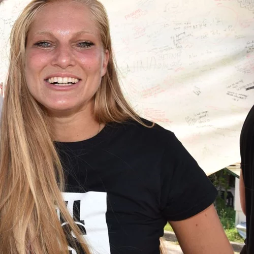 Σάρα Εσκενάζυ: Η πρώτη φωτογραφία με μπικίνι στην παραλία