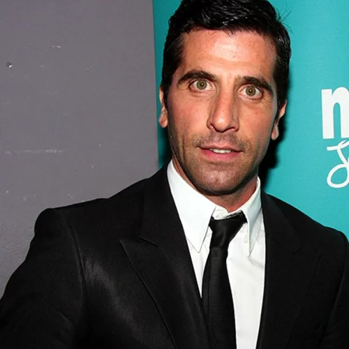 Θανάσης Βισκαδουράκης: Το... ρετρό κινητό τηλέφωνο που χρησιμοποιεί σήμερα